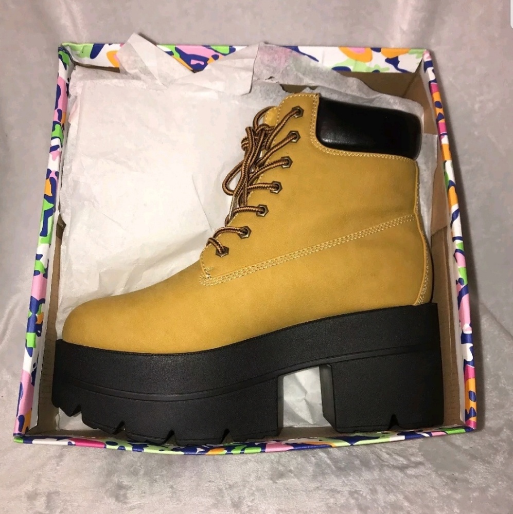 Platform chunky combat boots